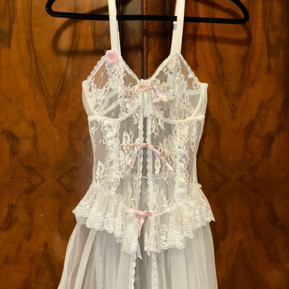 Elegant White Lace Lingerie Set
